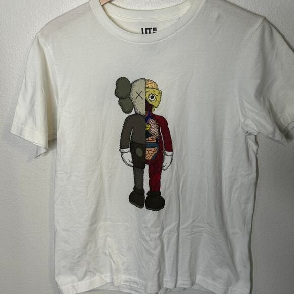 KAWS x Uniqlo Flayed Tee Unisex Medium Size 2019 - Picture 1 of 6